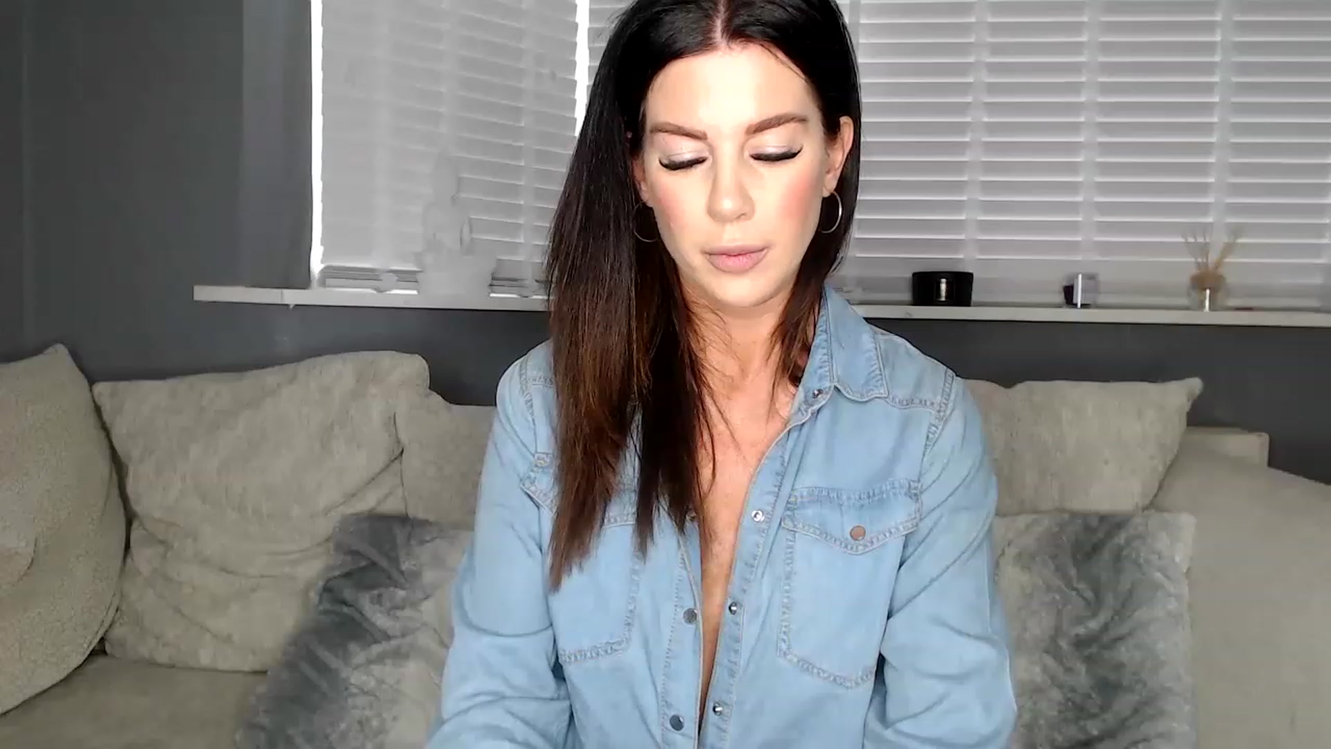 Gallery image thumbnail from LaceysRoom's myfreecams stream on, 07/14/2023, 15:02 image 18 of 20