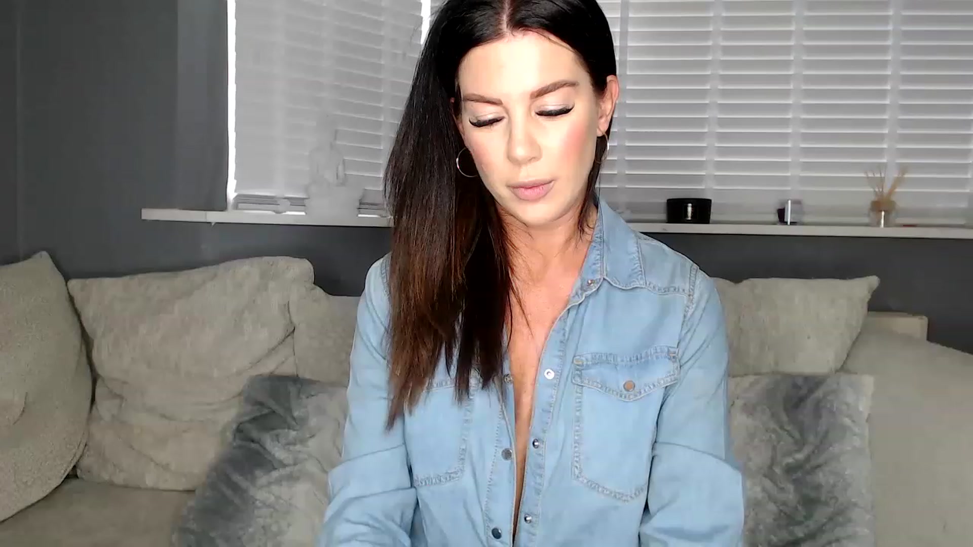 Gallery image thumbnail from LaceysRoom's myfreecams stream on, 07/14/2023, 15:02 image 16 of 20