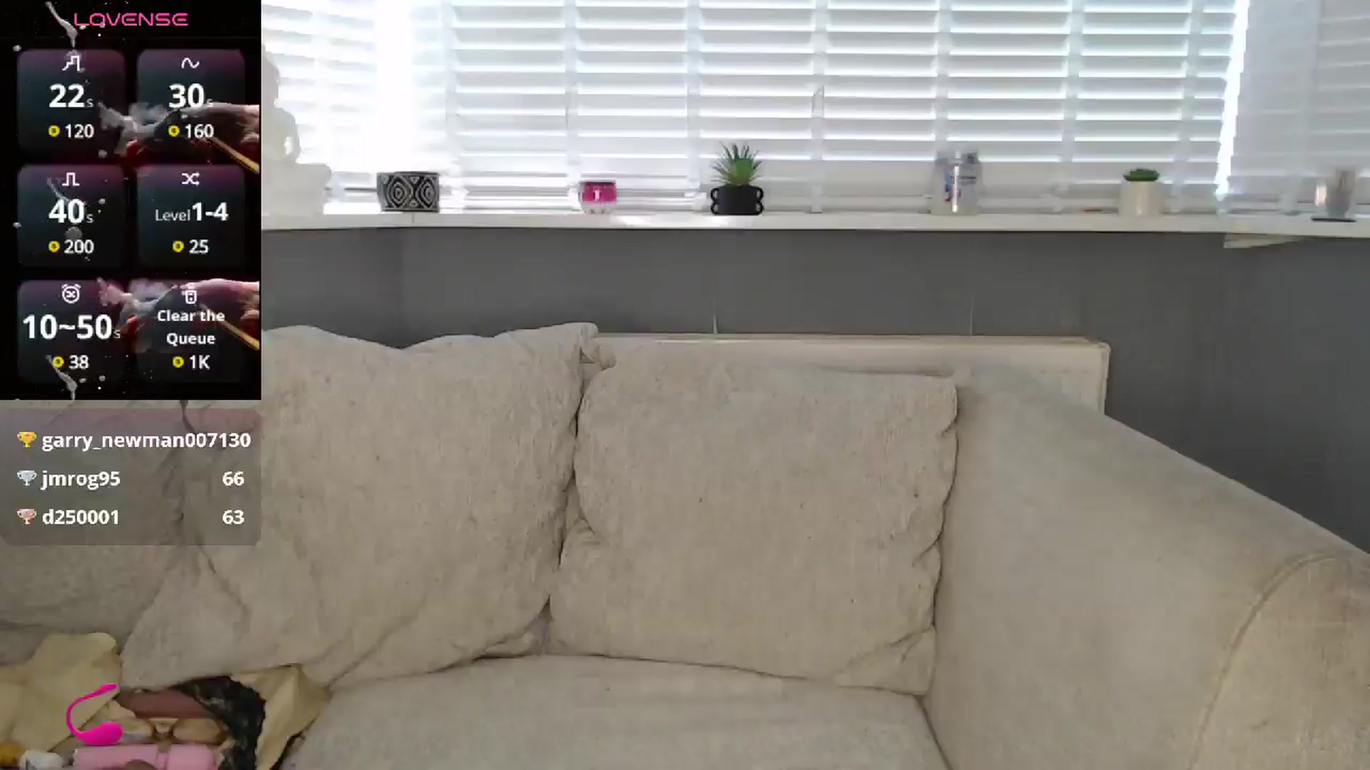 Gallery image thumbnail from LaceysRoom's myfreecams stream on, 06/19/2025, 11:43 image 7 of 20