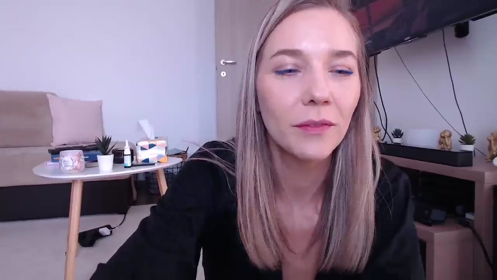 Gallery image thumbnail from LadyAH's myfreecams stream on, 10/13/2023, 09:50 image 6 of 20