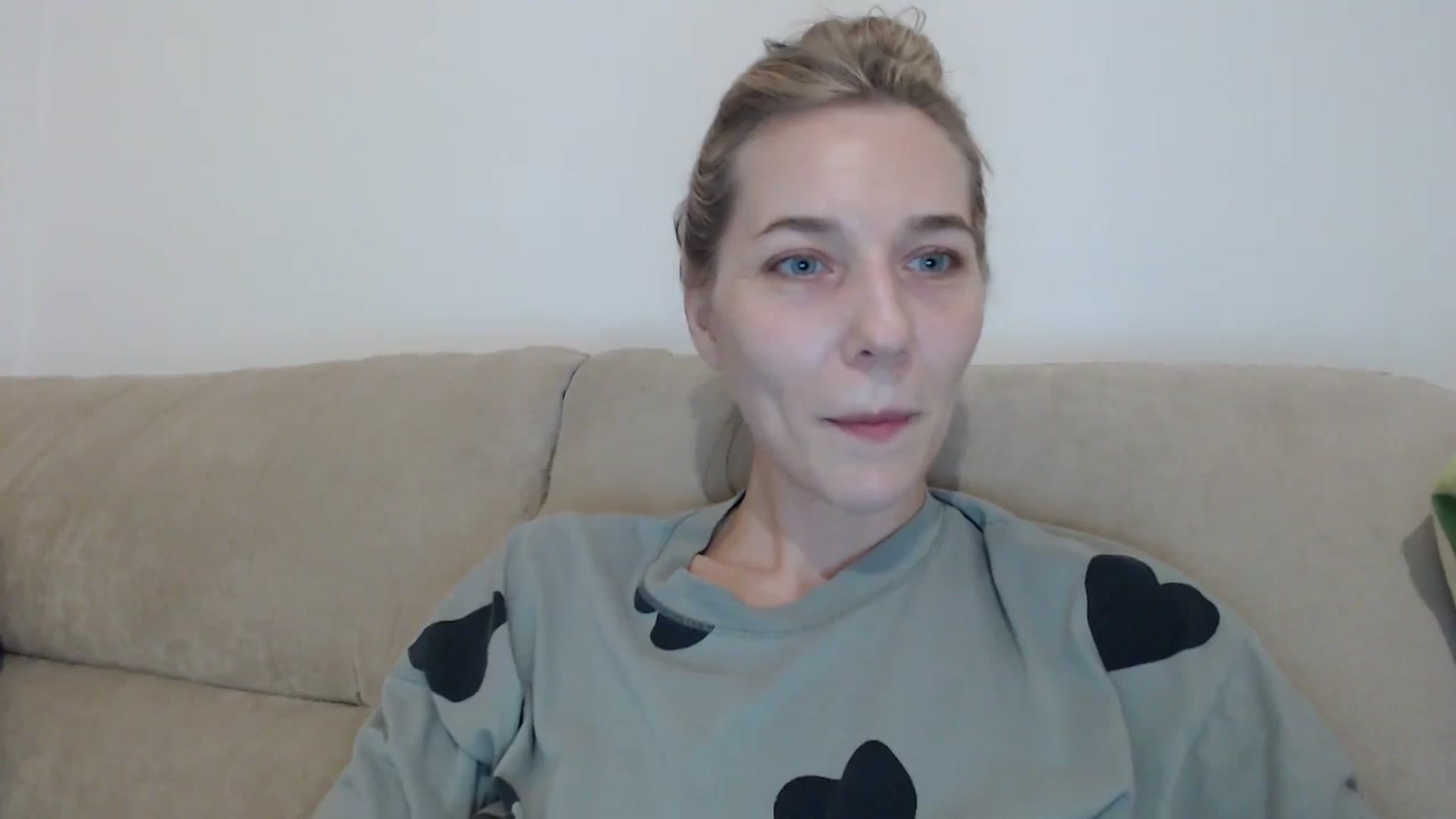 Gallery image thumbnail from LadyAH's myfreecams stream on, 11/08/2023, 18:34 image 4 of 20