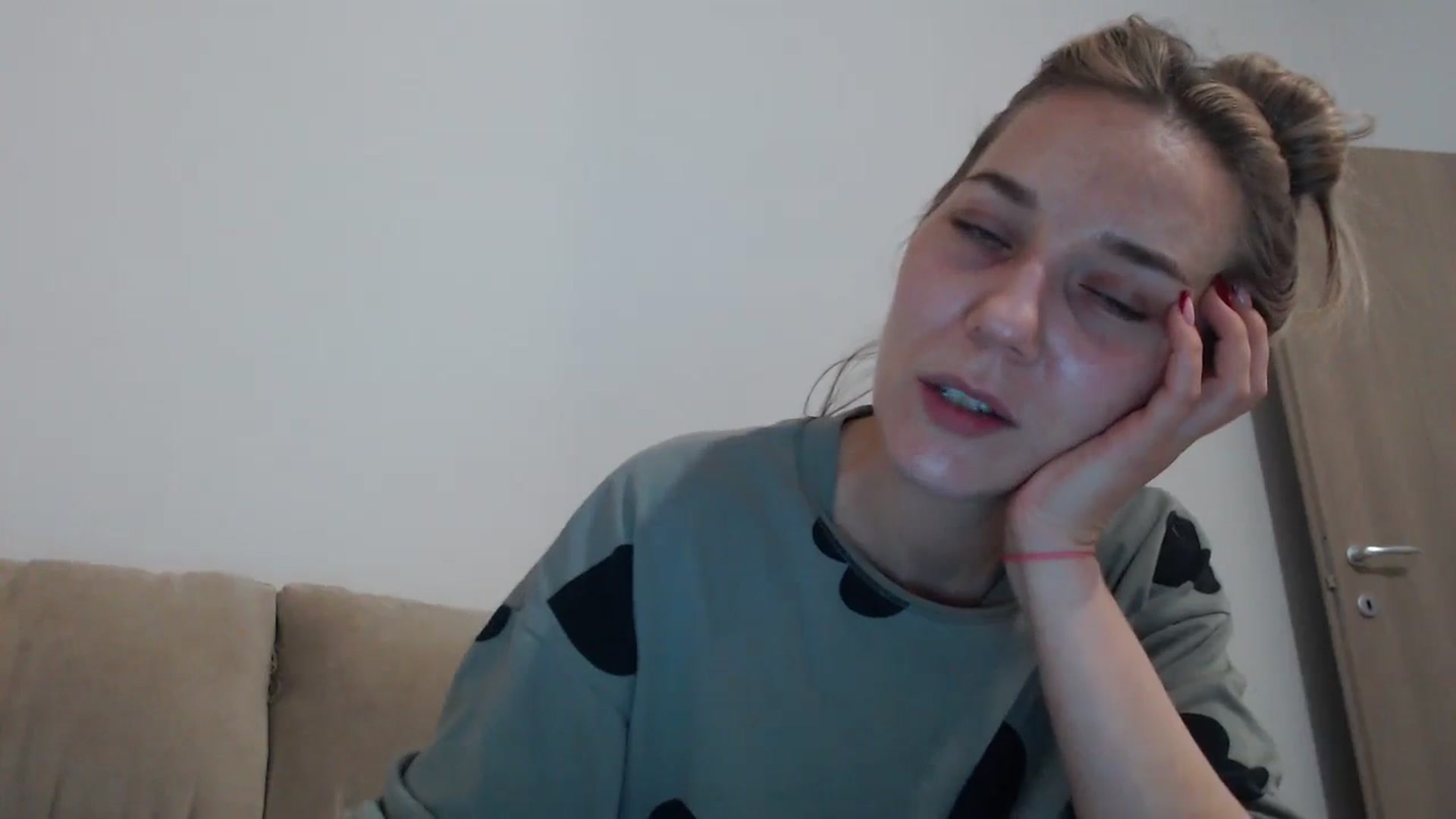 Gallery image thumbnail from LadyAH's myfreecams stream on, 11/08/2023, 18:34 image 6 of 20