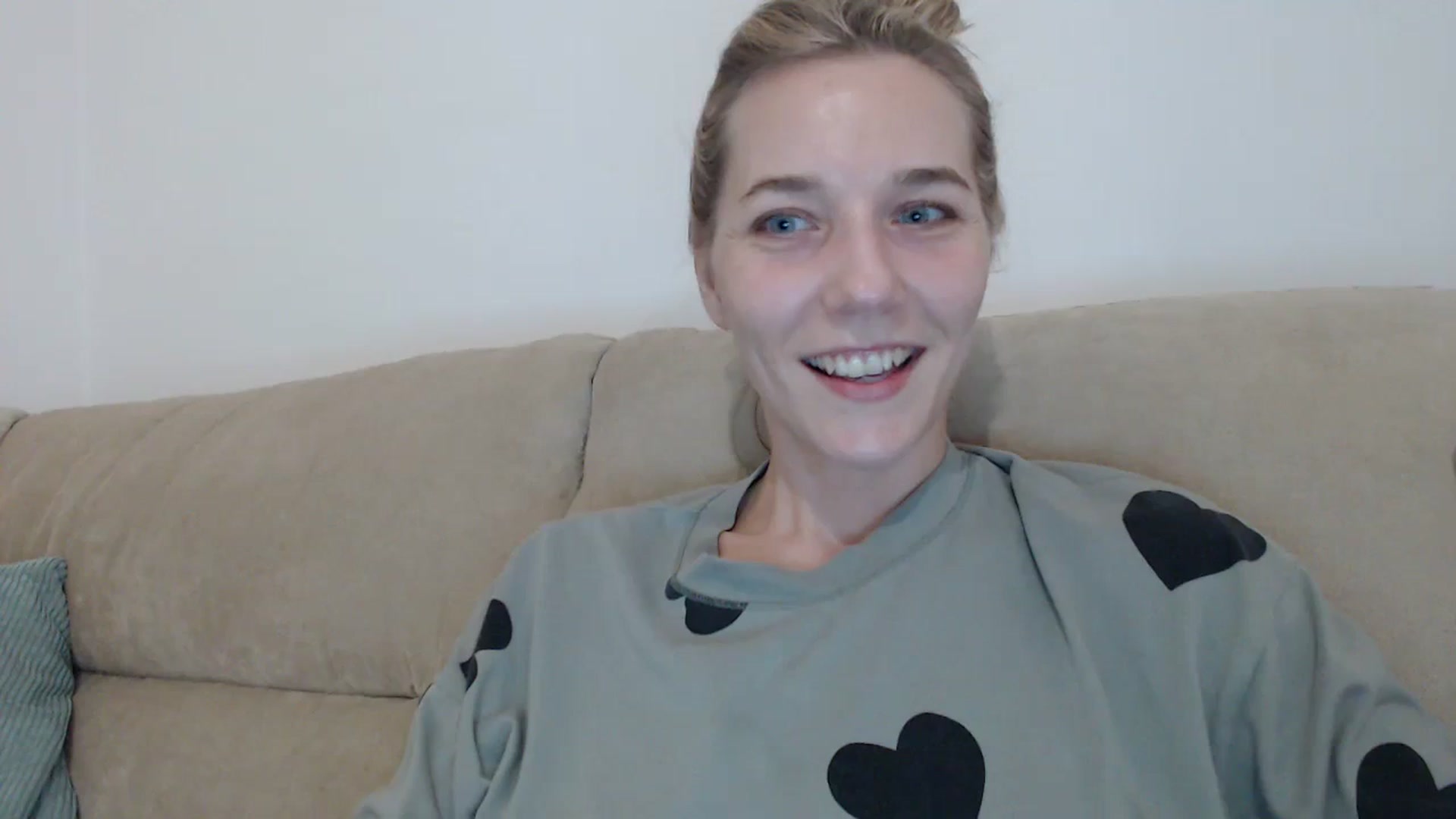 Gallery image thumbnail from LadyAH's myfreecams stream on, 11/08/2023, 18:34 image 2 of 20