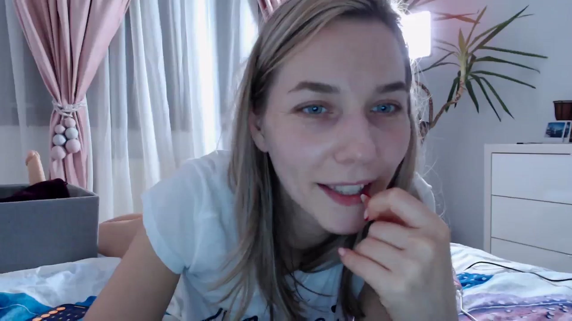 Gallery image thumbnail from LadyAH's myfreecams stream on, 11/18/2023, 16:31 image 10 of 20
