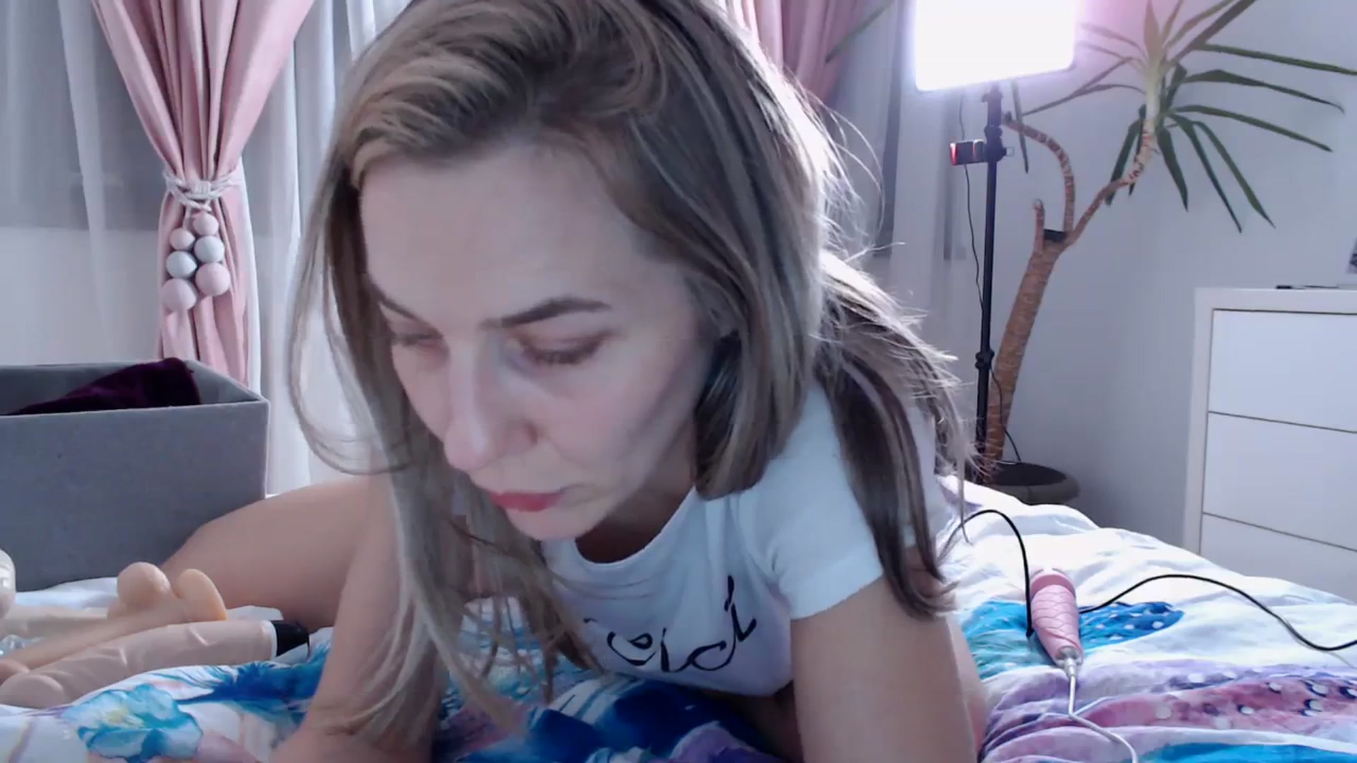 Gallery image thumbnail from LadyAH's myfreecams stream on, 11/18/2023, 16:31 image 15 of 20
