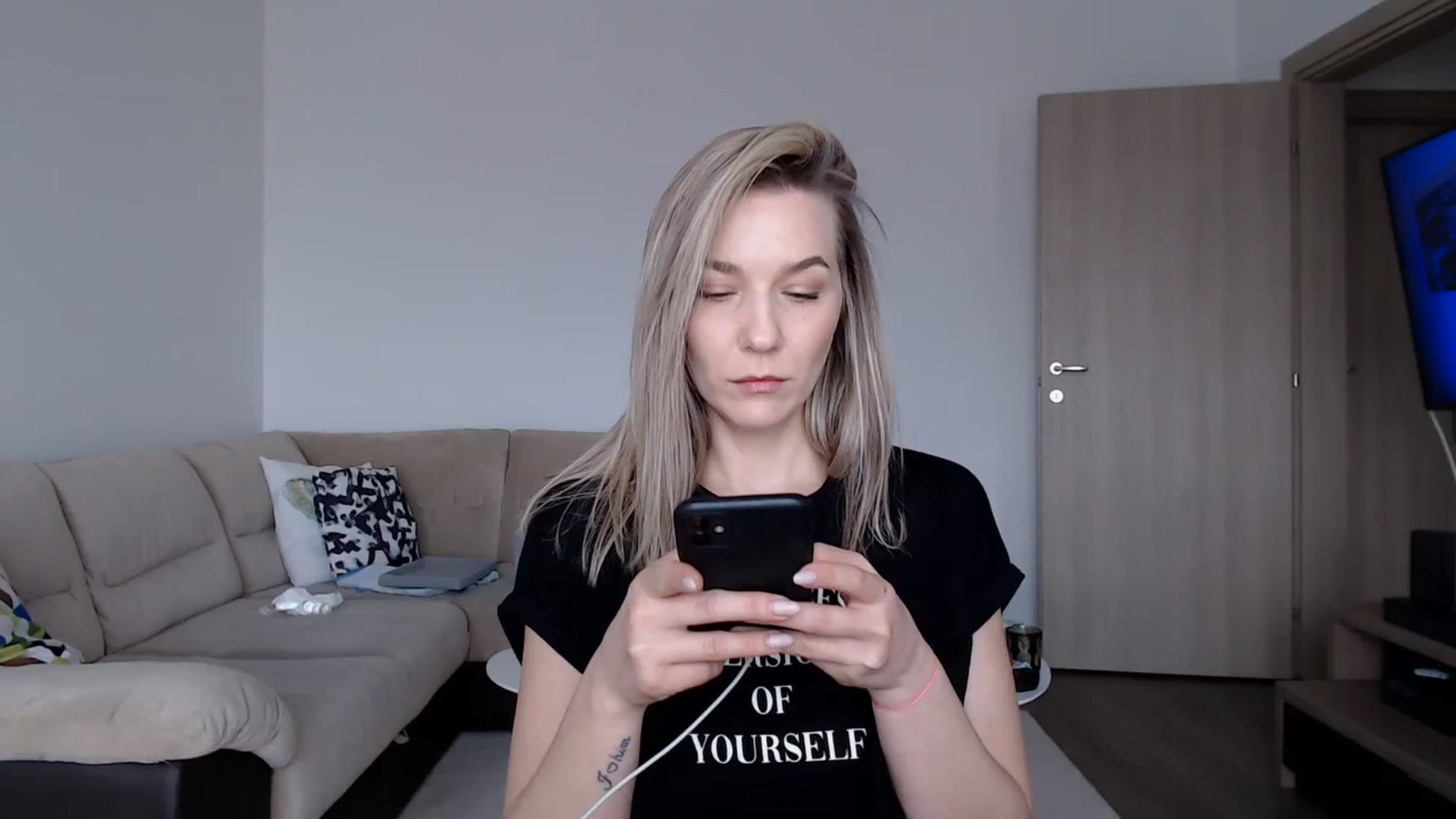 Gallery image thumbnail from LadyAH's myfreecams stream on, 01/06/2024, 13:48 image 7 of 20