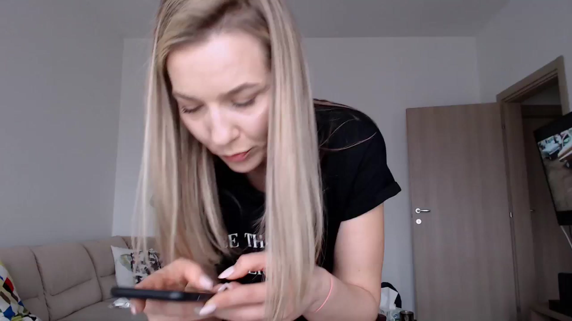 Gallery image thumbnail from LadyAH's myfreecams stream on, 01/06/2024, 13:48 image 13 of 20