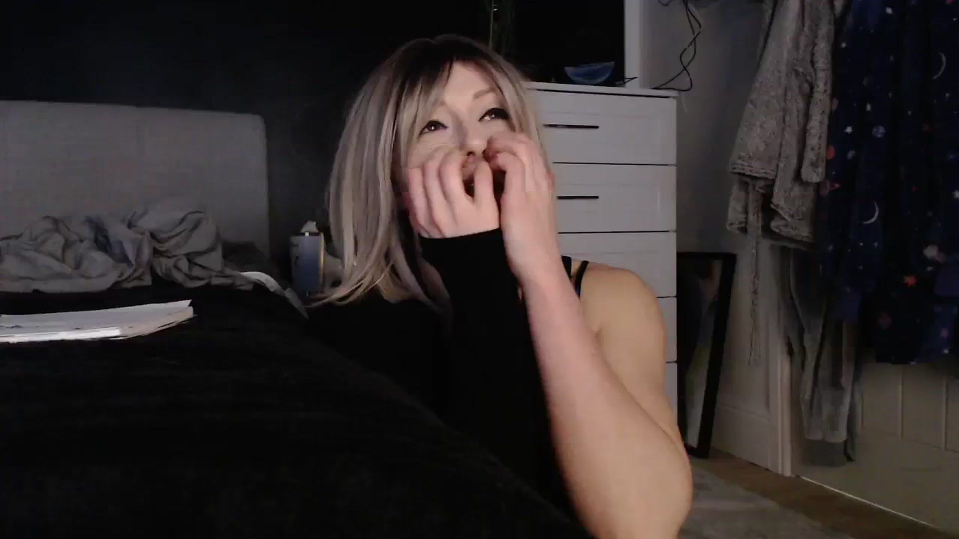 Gallery image thumbnail from LadyCandour's myfreecams stream on, 03/08/2024, 22:25 image 16 of 20
