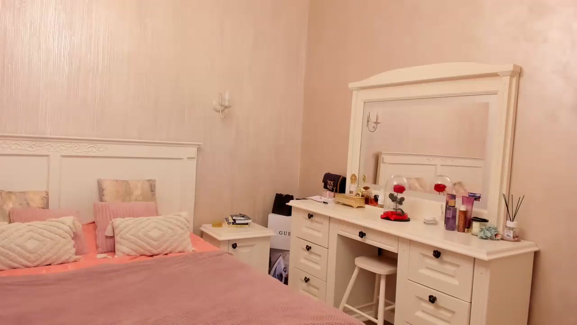Gallery image thumbnail from LadyDesire's myfreecams stream on, 05/31/2024, 07:08 image 6 of 20