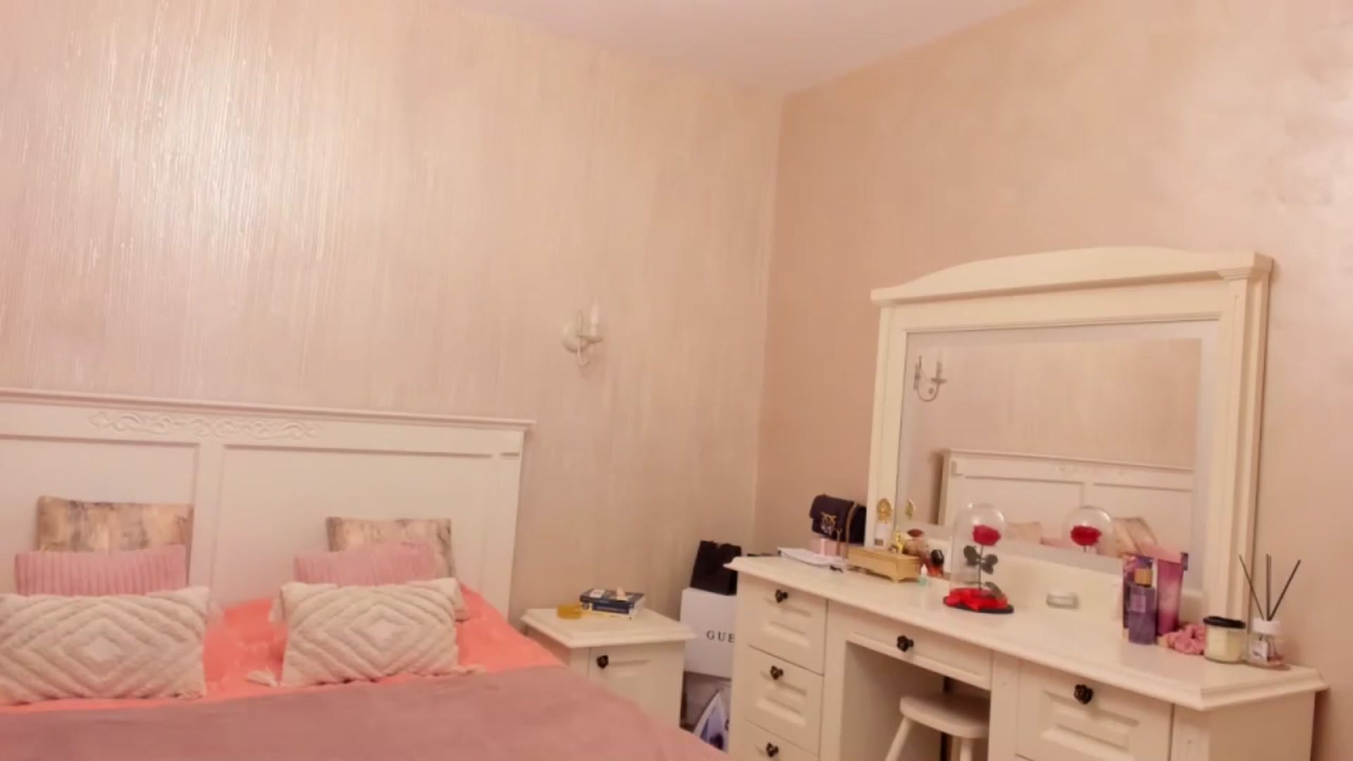 Gallery image thumbnail from LadyDesire's myfreecams stream on, 06/06/2024, 24:12 image 18 of 20