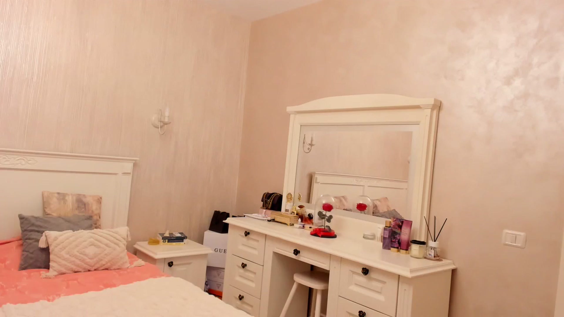 Gallery image thumbnail from LadyDesire's myfreecams stream on, 06/12/2024, 05:26 image 20 of 20