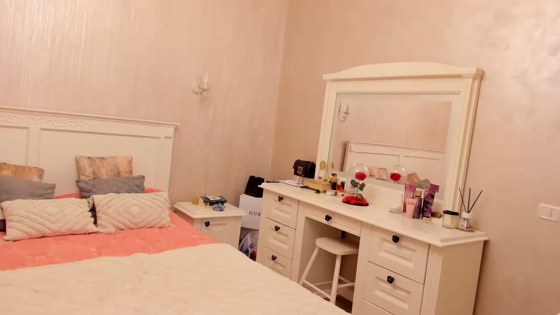 Gallery image thumbnail from LadyDesire's myfreecams stream on, 06/24/2024, 23:16 image 11 of 20