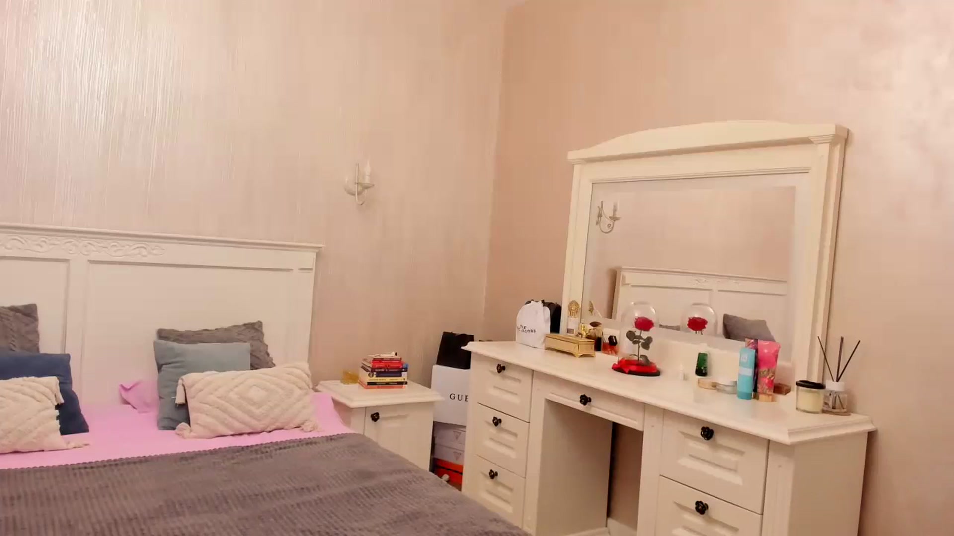 Gallery image thumbnail from LadyDesire's myfreecams stream on, 08/17/2024, 11:04 image 11 of 20