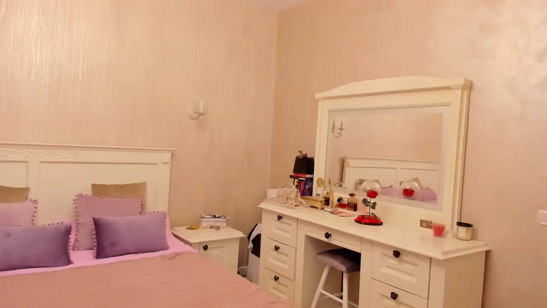 Gallery image thumbnail from LadyDesire's myfreecams stream on, 03/07/2025, 23:03 image 14 of 20