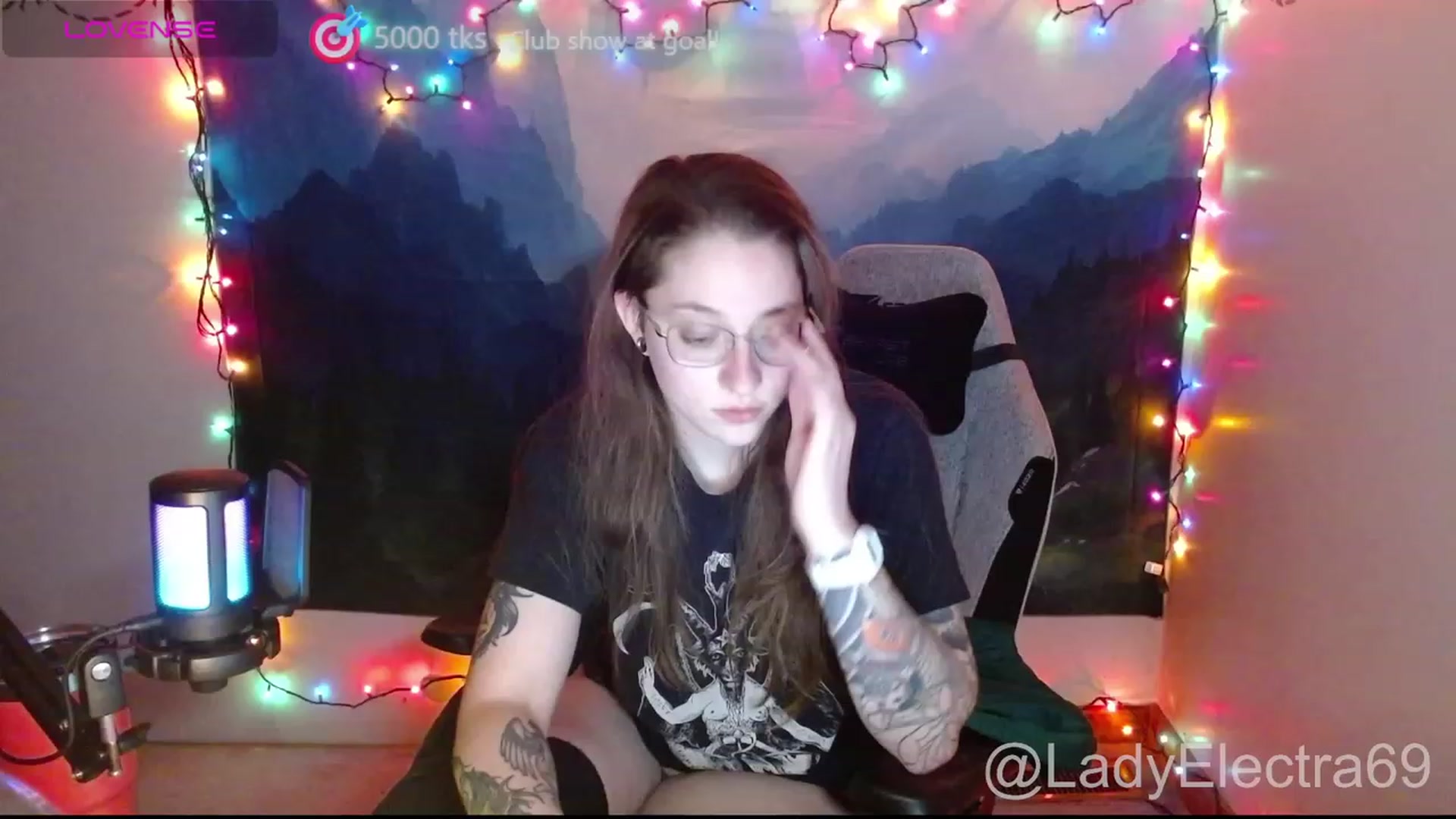 Gallery image thumbnail from LadyElectra69's myfreecams stream on, 12/12/2023, 03:05 image 4 of 20