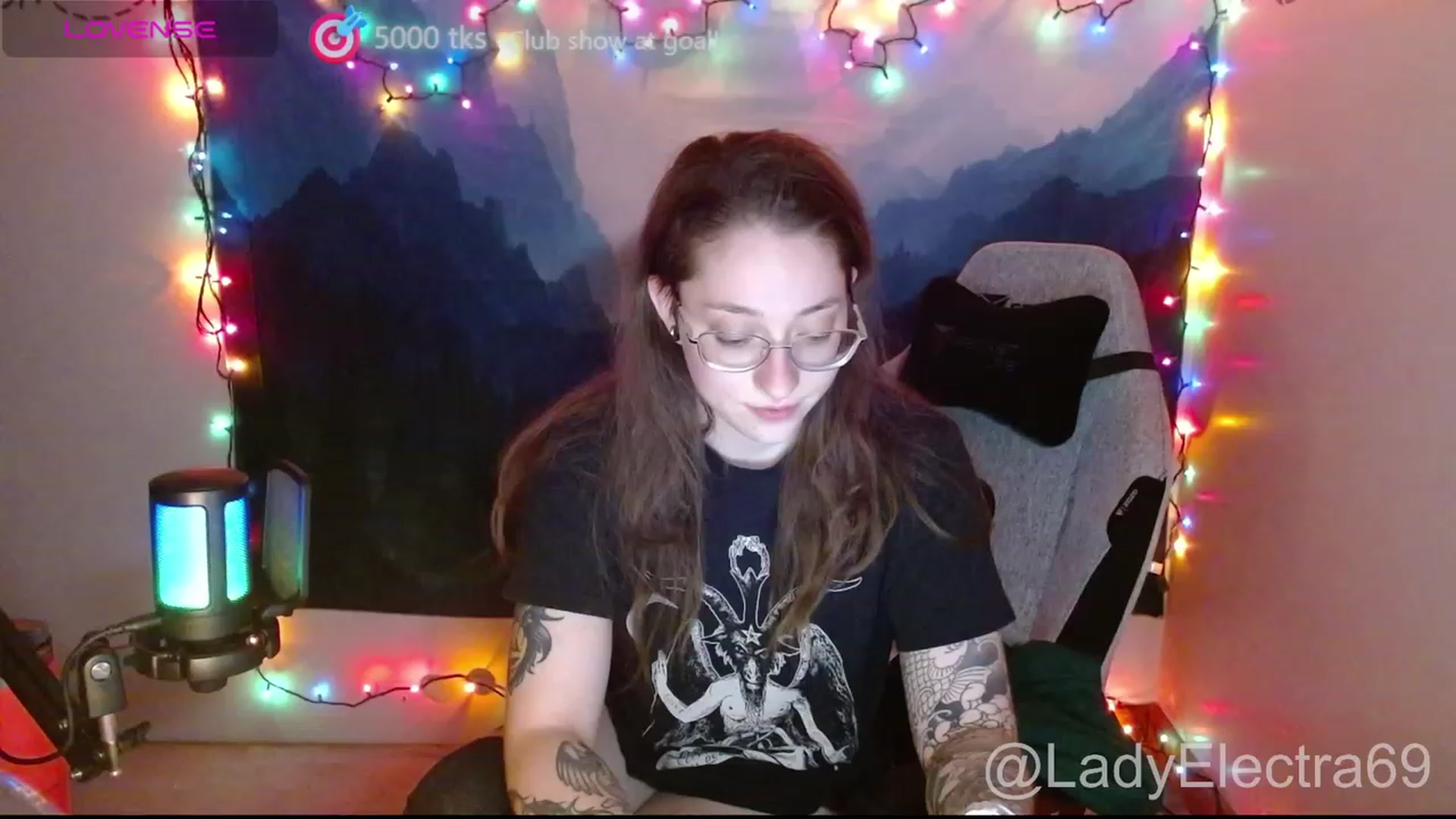 Gallery image thumbnail from LadyElectra69's myfreecams stream on, 12/12/2023, 03:05 image 12 of 20
