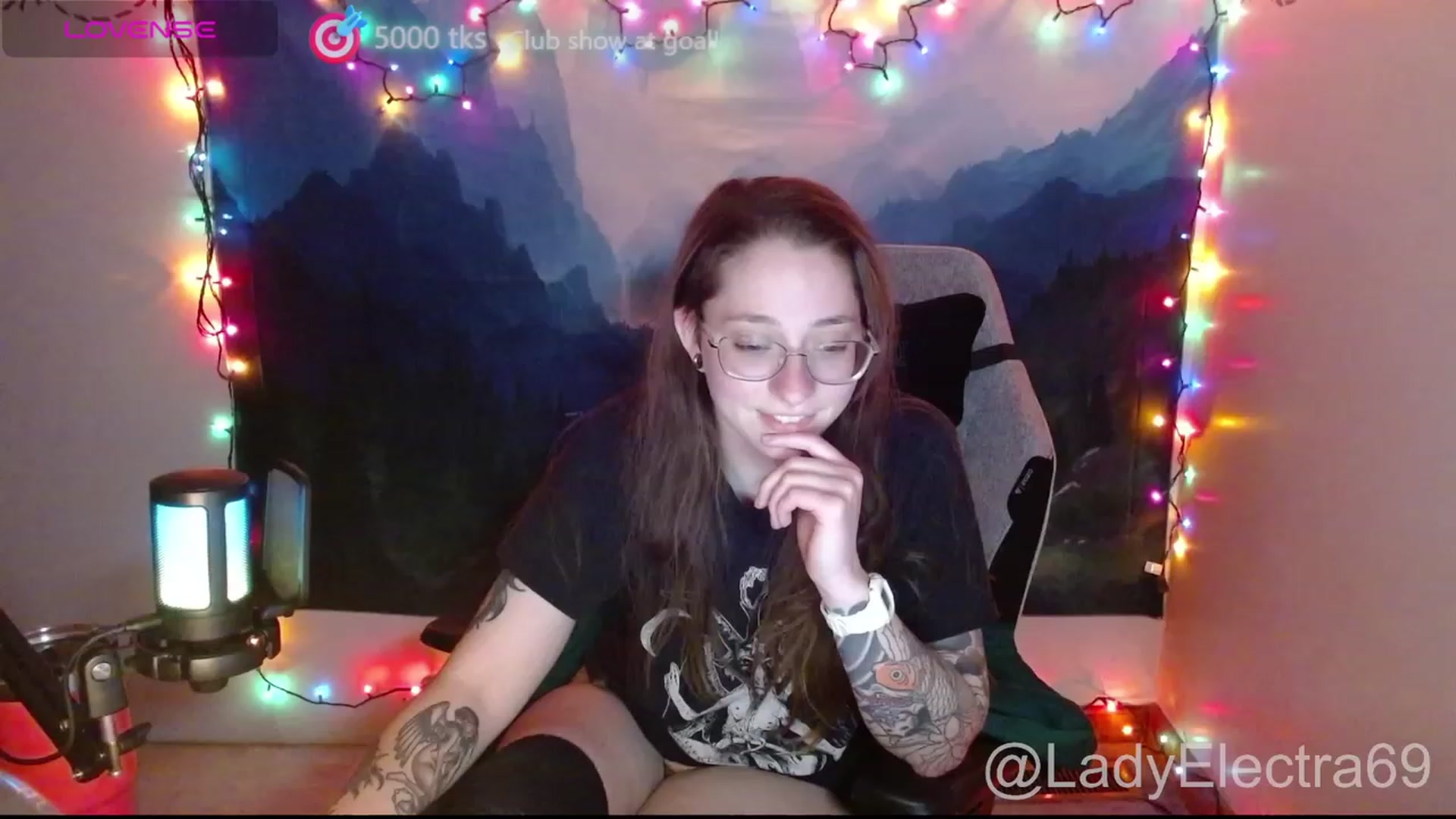 Gallery image thumbnail from LadyElectra69's myfreecams stream on, 12/12/2023, 03:05 image 3 of 20