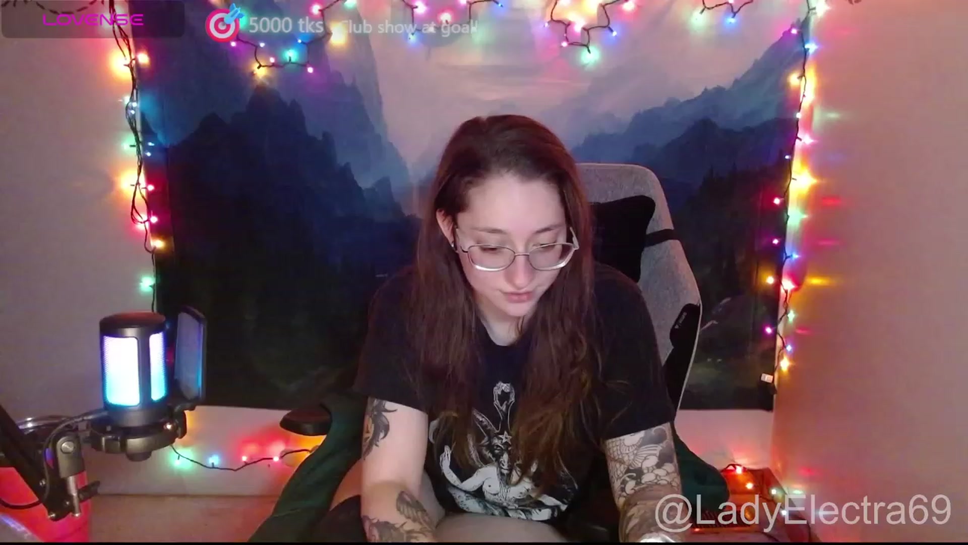 Gallery image thumbnail from LadyElectra69's myfreecams stream on, 12/12/2023, 03:05 image 6 of 20