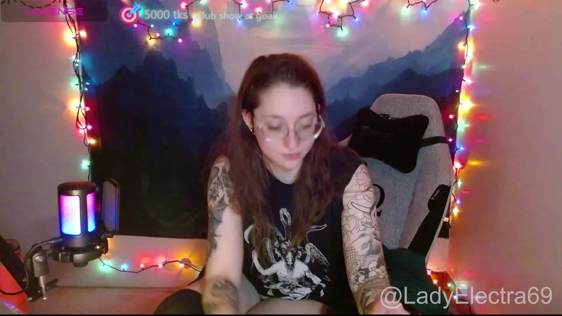 Gallery image thumbnail from LadyElectra69's myfreecams stream on, 12/12/2023, 03:05 image 15 of 20
