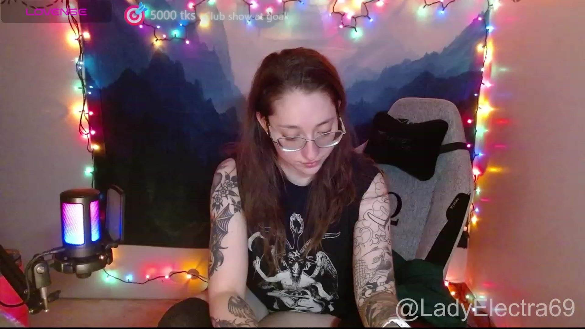 Gallery image thumbnail from LadyElectra69's myfreecams stream on, 12/12/2023, 03:05 image 13 of 20