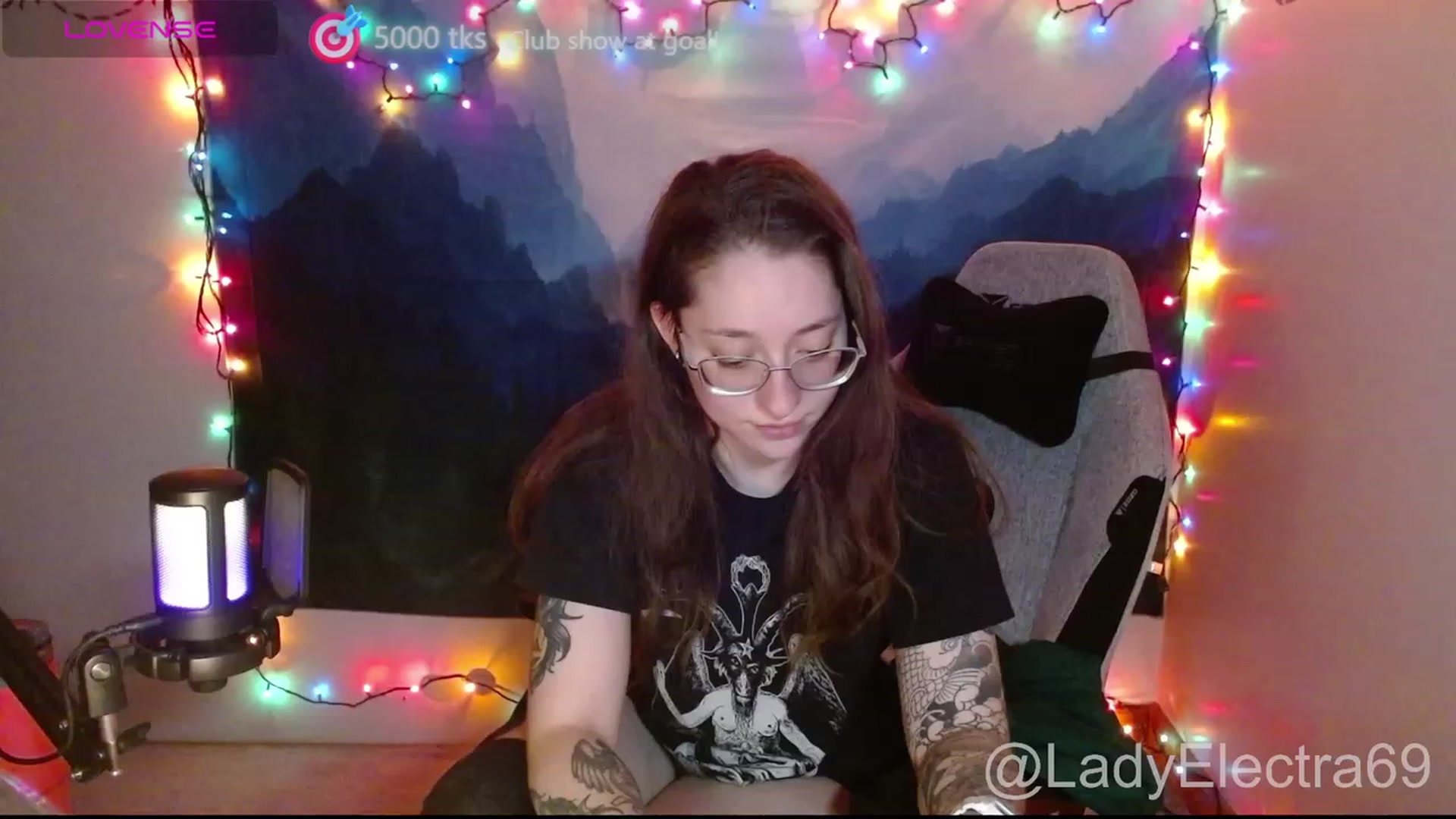 Gallery image thumbnail from LadyElectra69's myfreecams stream on, 12/12/2023, 03:05 image 11 of 20