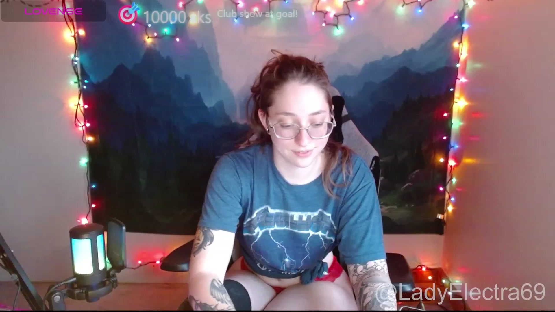 Gallery image thumbnail from LadyElectra69's myfreecams stream on, 12/16/2023, 21:17 image 17 of 20