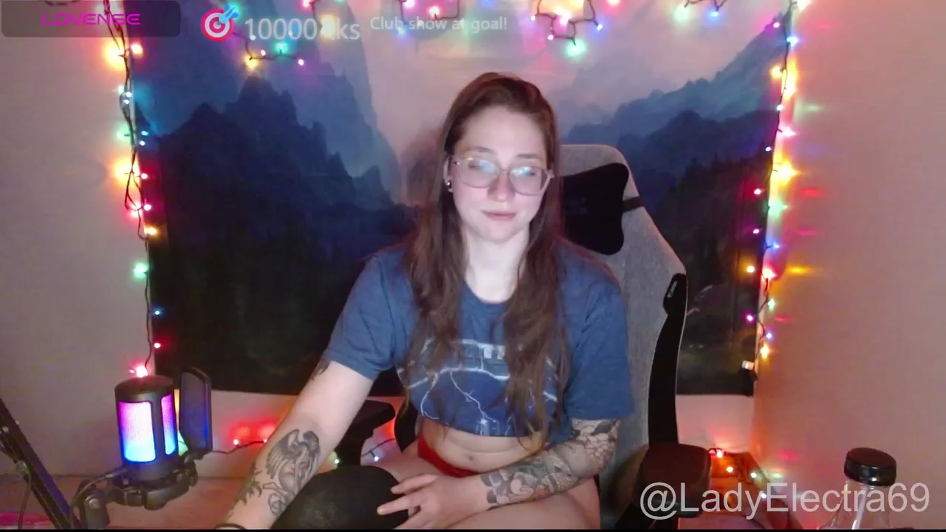 Gallery image thumbnail from LadyElectra69's myfreecams stream on, 12/17/2023, 05:27 image 1 of 20