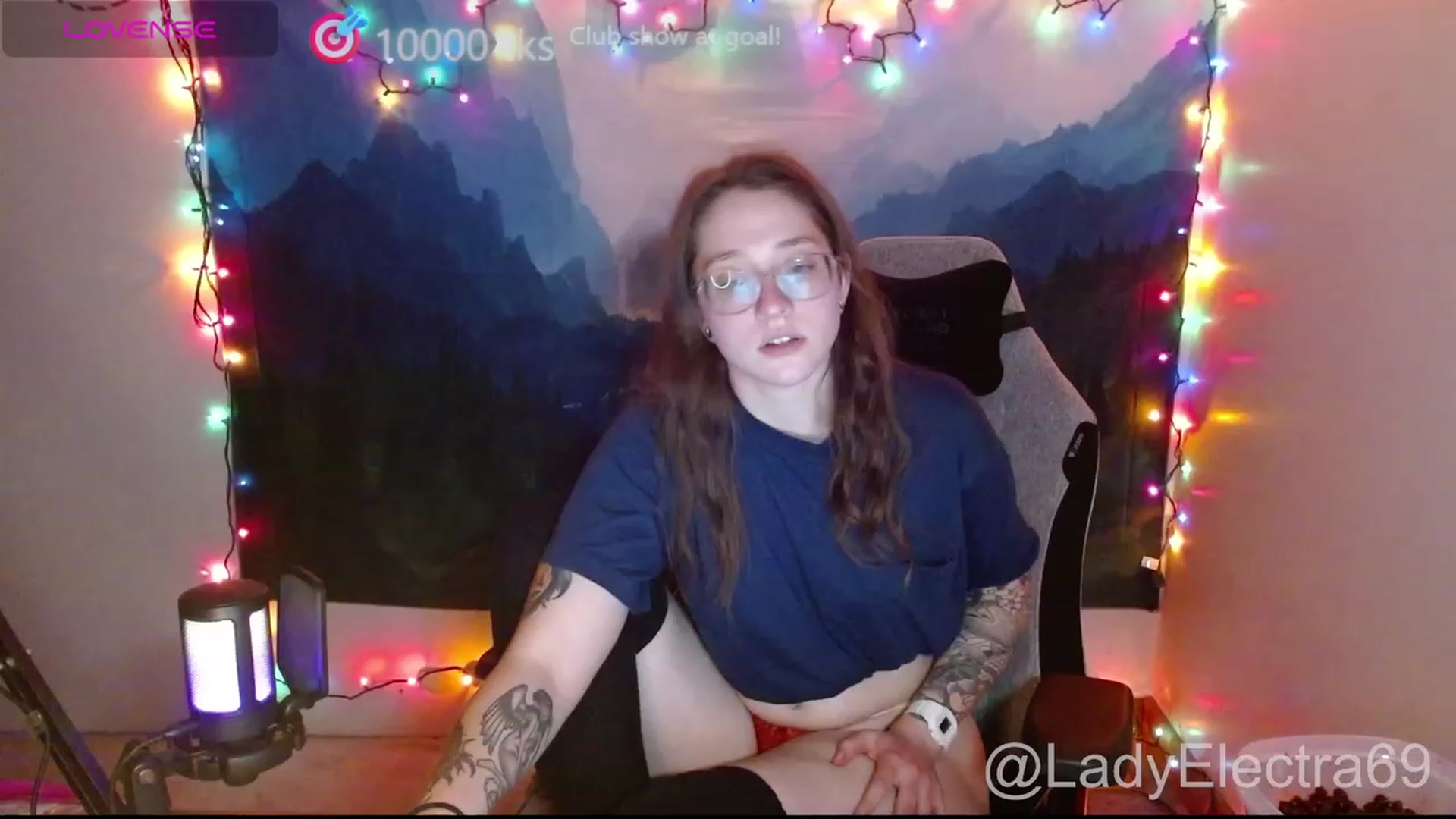 Gallery image thumbnail from LadyElectra69's myfreecams stream on, 12/18/2023, 03:28 image 10 of 20