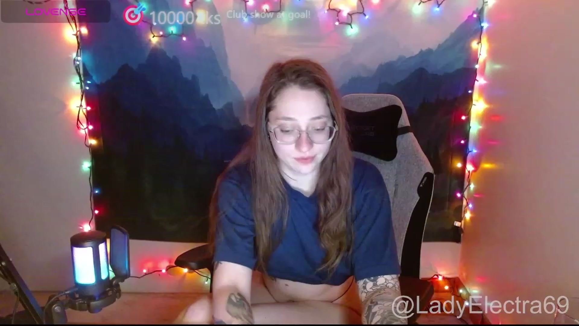 Gallery image thumbnail from LadyElectra69's myfreecams stream on, 12/19/2023, 03:04 image 1 of 20