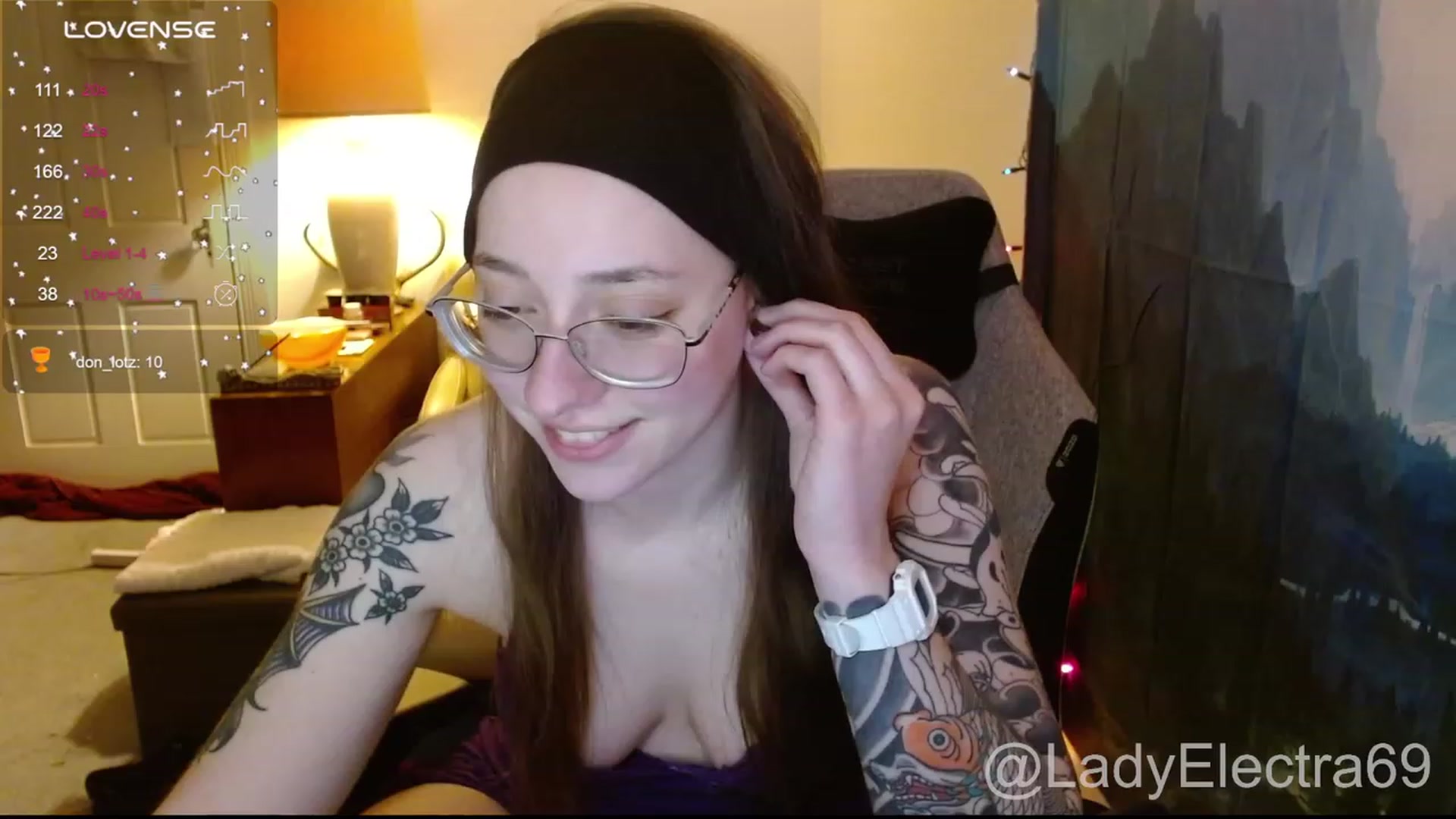 Gallery image thumbnail from LadyElectra69's myfreecams stream on, 12/31/2023, 22:23 image 10 of 20