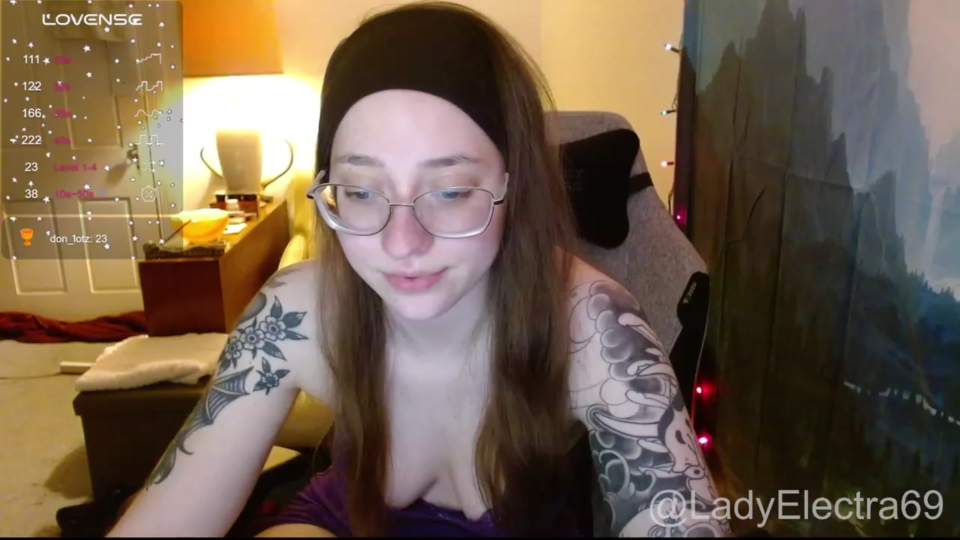 Gallery image thumbnail from LadyElectra69's myfreecams stream on, 12/31/2023, 22:23 image 16 of 20