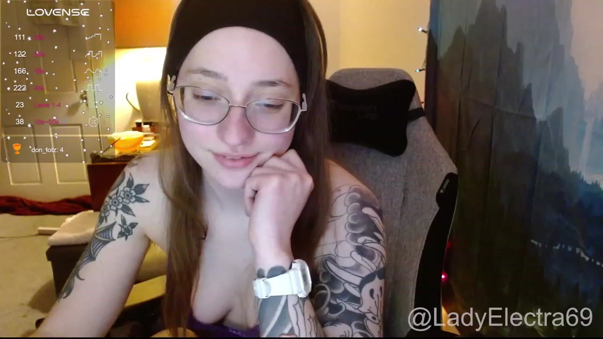 Gallery image thumbnail from LadyElectra69's myfreecams stream on, 12/31/2023, 22:23 image 3 of 20