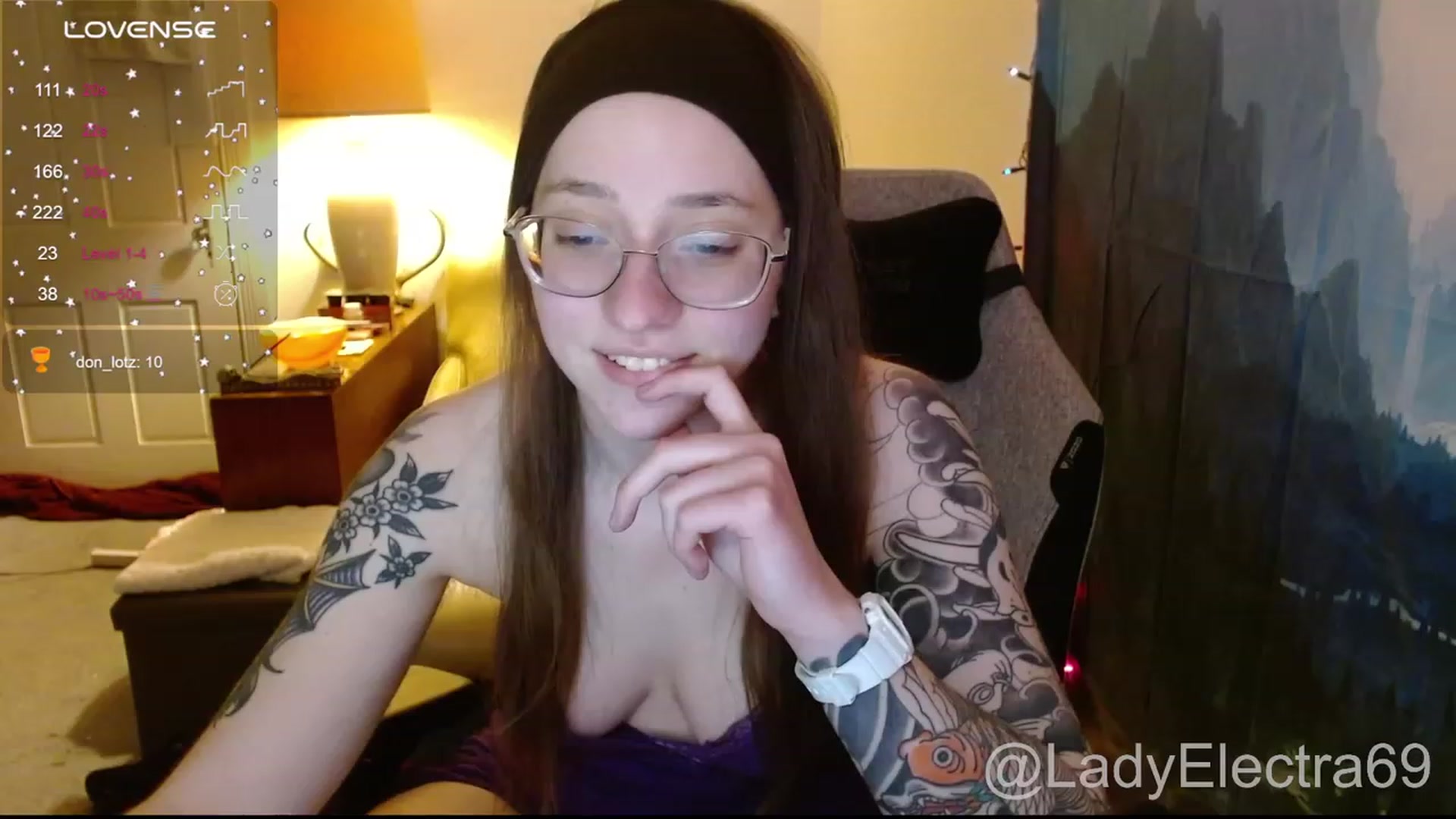 Gallery image thumbnail from LadyElectra69's myfreecams stream on, 12/31/2023, 22:23 image 9 of 20