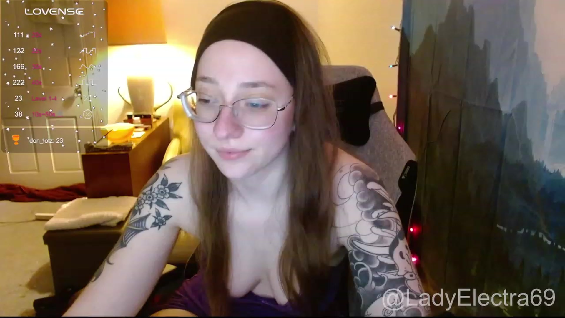 Gallery image thumbnail from LadyElectra69's myfreecams stream on, 12/31/2023, 22:23 image 15 of 20