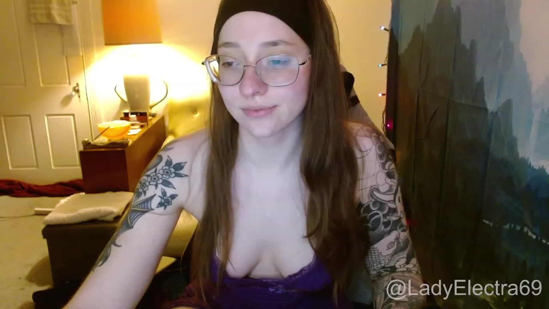 Gallery image thumbnail from LadyElectra69's myfreecams stream on, 12/31/2023, 23:45 image 8 of 20