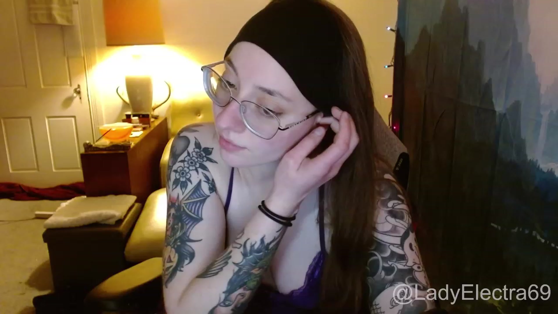 Gallery image thumbnail from LadyElectra69's myfreecams stream on, 12/31/2023, 23:45 image 6 of 20
