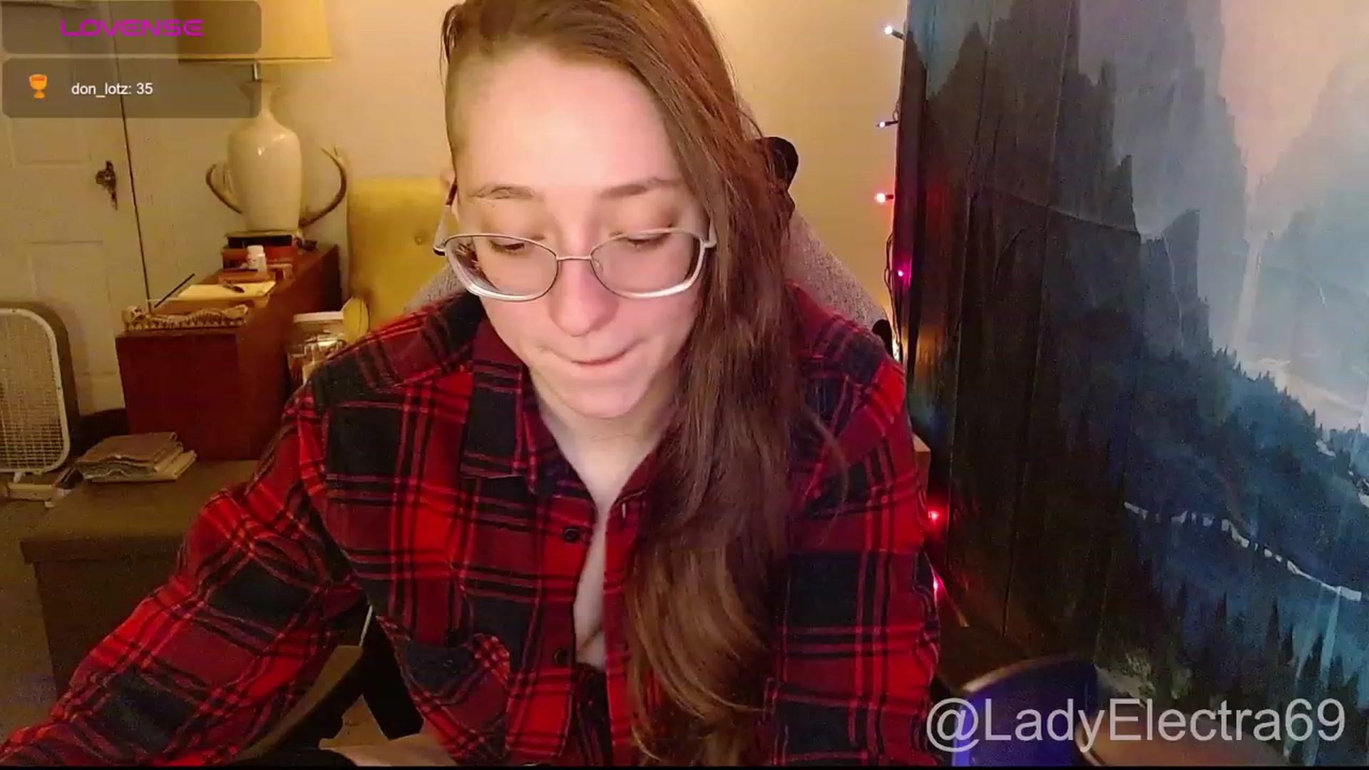 Gallery image thumbnail from LadyElectra69's myfreecams stream on, 01/03/2024, 22:36 image 16 of 20