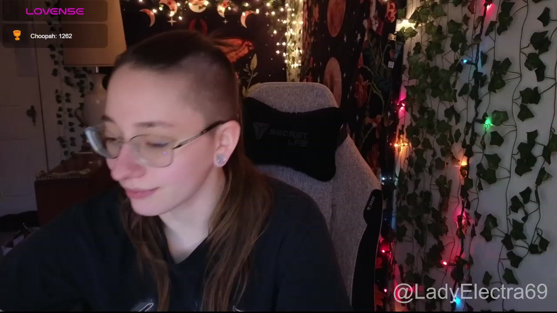 Gallery image thumbnail from LadyElectra69's myfreecams stream on, 01/10/2024, 21:05 image 15 of 20