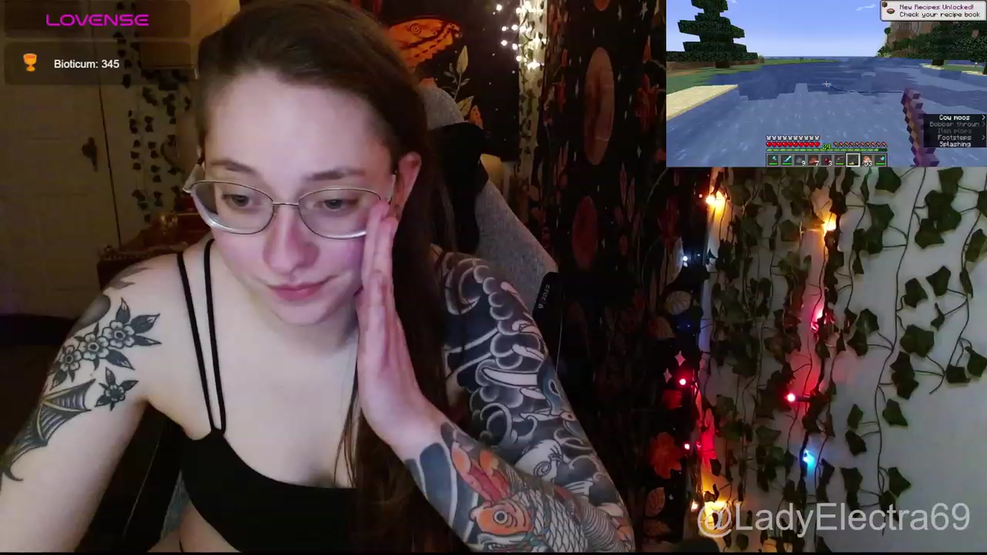 Gallery image thumbnail from LadyElectra69's myfreecams stream on, 01/23/2024, 03:43 image 16 of 20
