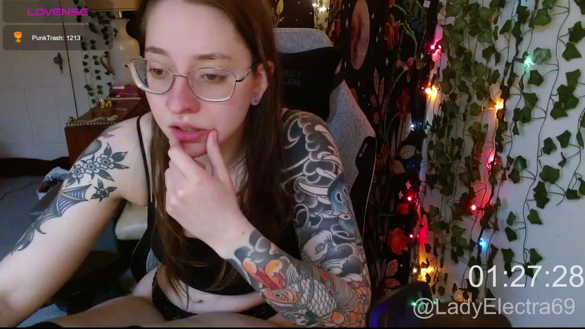 Gallery image thumbnail from LadyElectra69's myfreecams stream on, 01/25/2024, 20:06 image 1 of 20