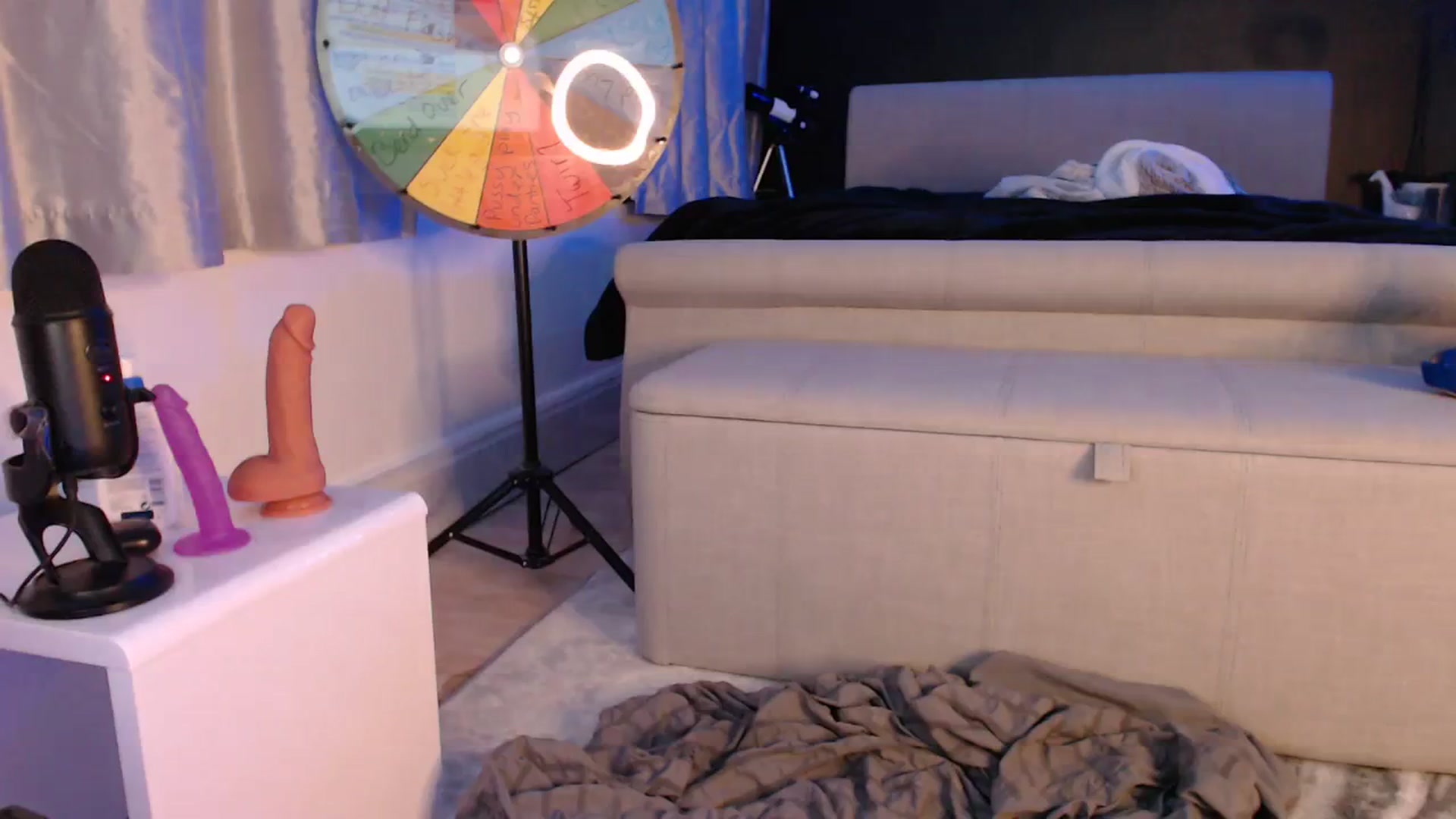 Gallery image thumbnail from LadyElizabeth's myfreecams stream on, 03/27/2024, 22:12 image 17 of 20