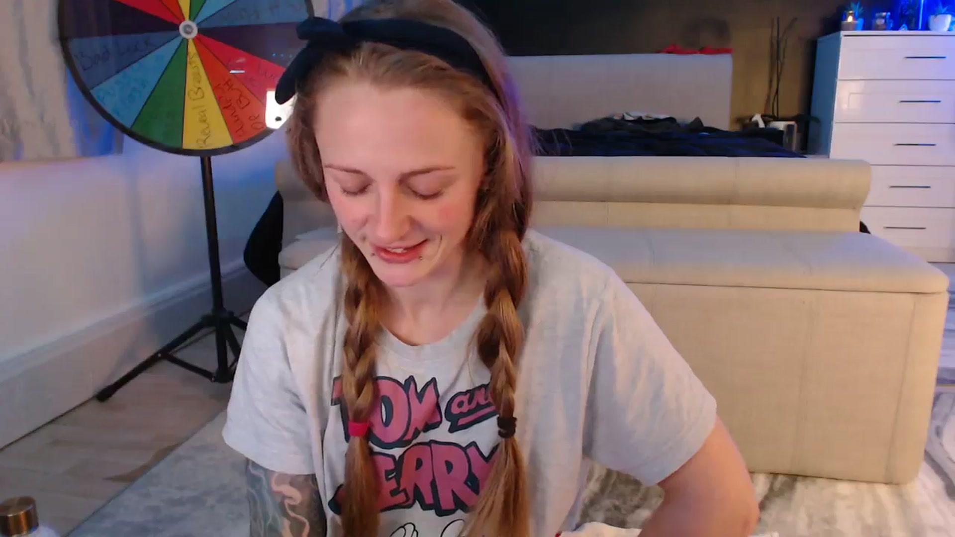 Gallery image thumbnail from LadyElizabeth's myfreecams stream on, 04/04/2024, 22:28 image 14 of 20