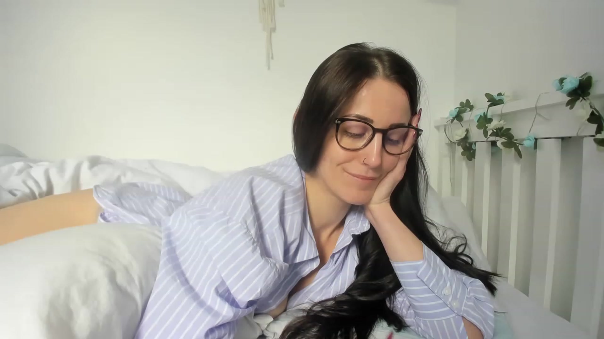 Gallery image thumbnail from LadyLapthorne's myfreecams stream on, 01/22/2023, 13:22 image 6 of 20