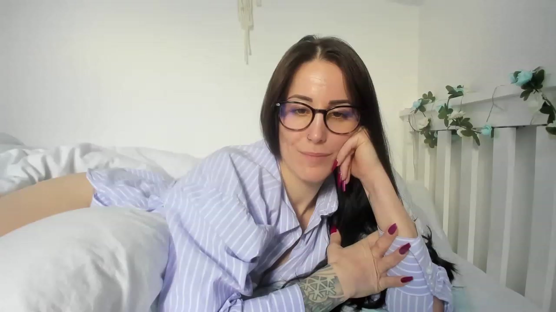Gallery image thumbnail from LadyLapthorne's myfreecams stream on, 01/22/2023, 13:22 image 11 of 20