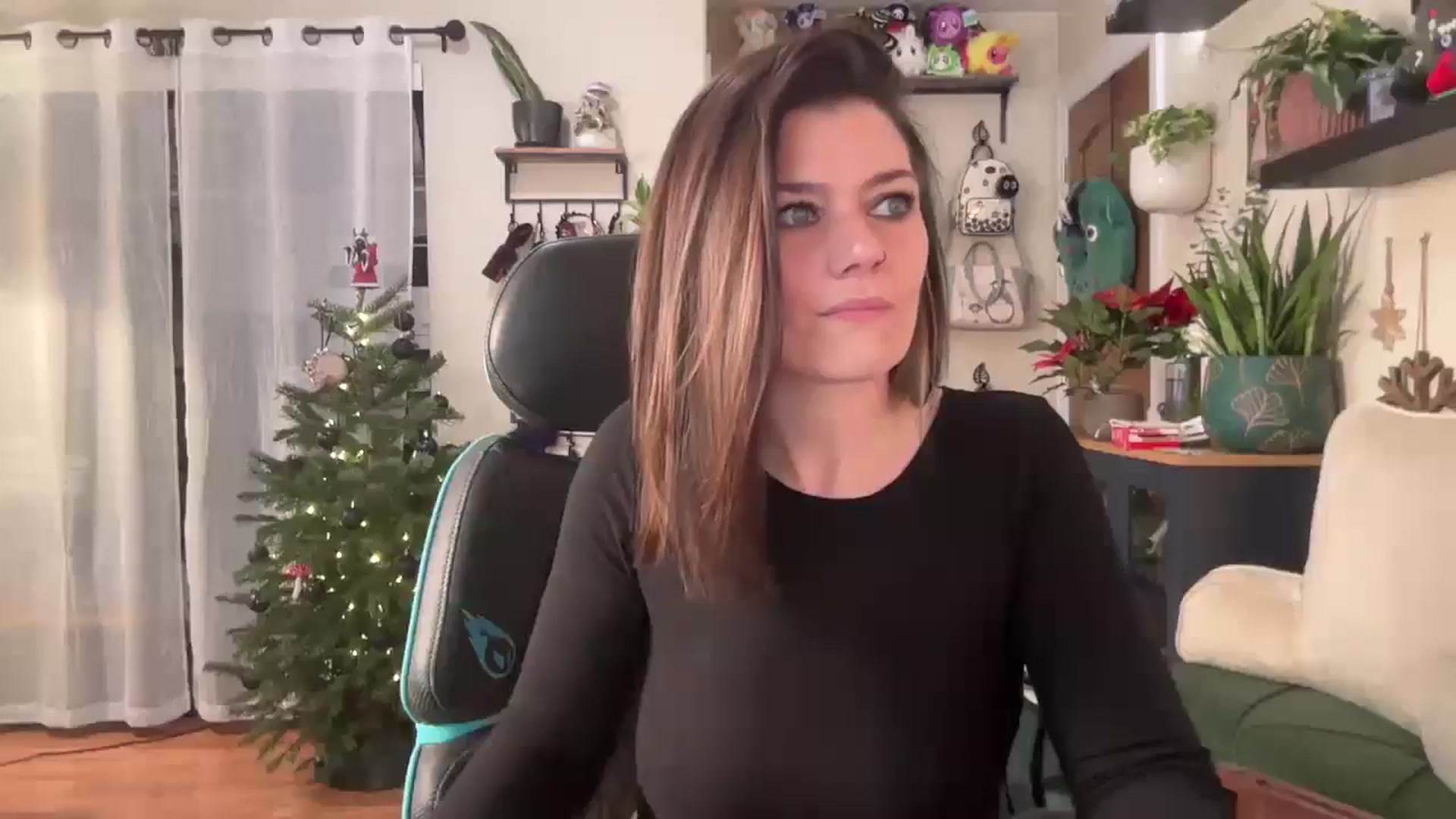 Gallery image thumbnail from LadyLena1's myfreecams stream on, 12/15/2024, 19:25 image 16 of 20