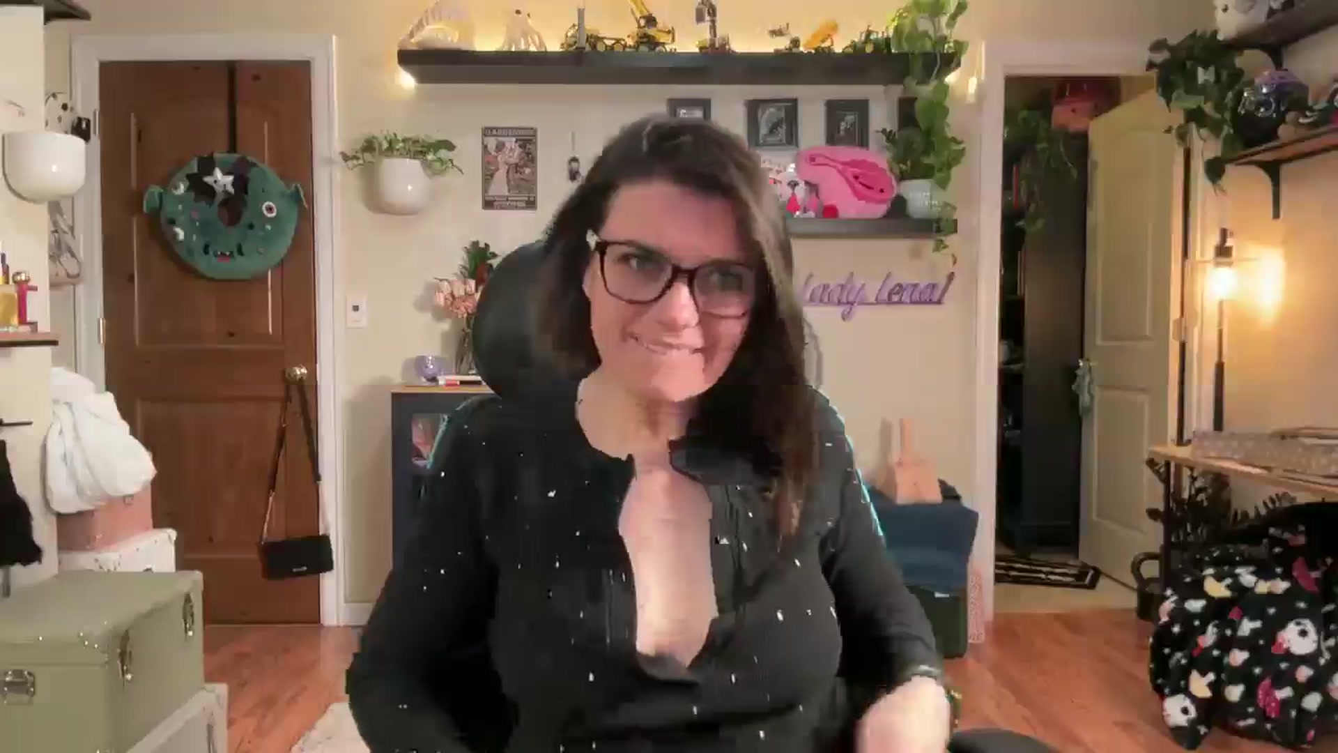 Gallery image thumbnail from LadyLena1's myfreecams stream on, 01/08/2025, 04:26 image 10 of 20