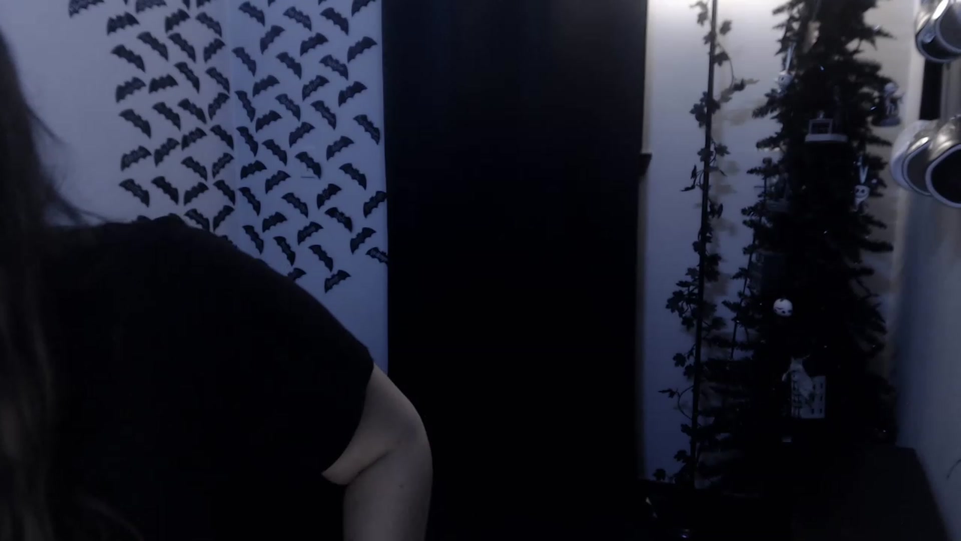 Gallery image thumbnail from LadyMarceline's myfreecams stream on, 05/01/2023, 05:49 image 10 of 20