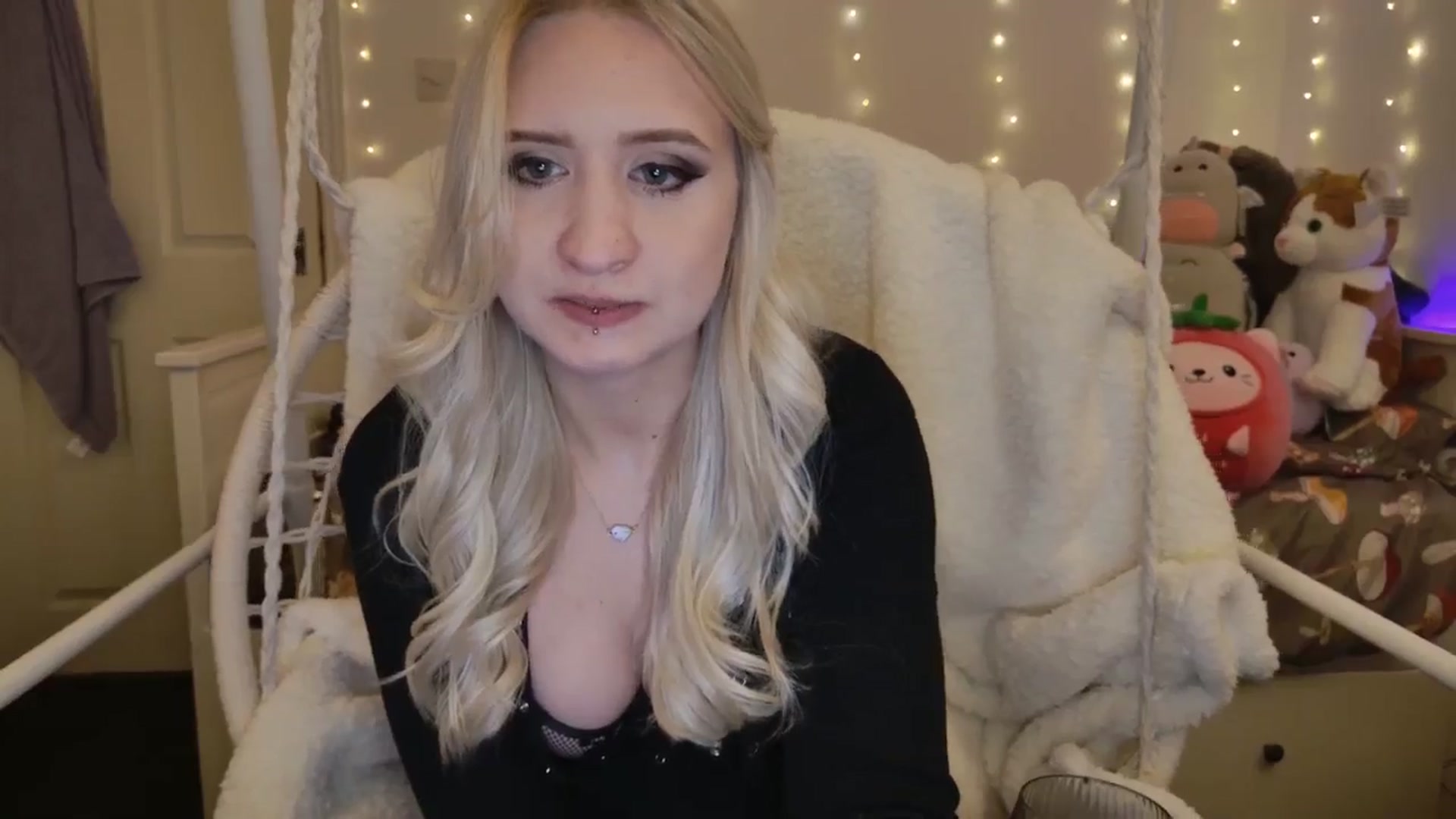 Gallery image thumbnail from LadyOxytocin's myfreecams stream on, 01/01/2025, 19:33 image 10 of 20