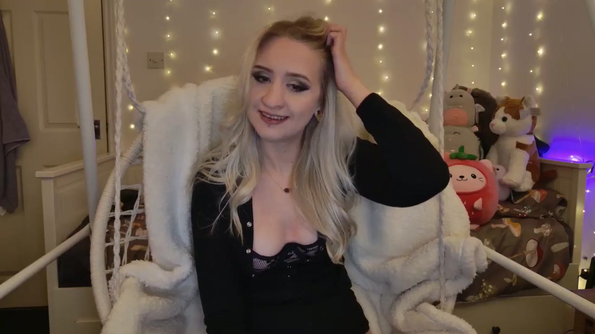 Gallery image thumbnail from LadyOxytocin's myfreecams stream on, 01/01/2025, 19:33 image 8 of 20