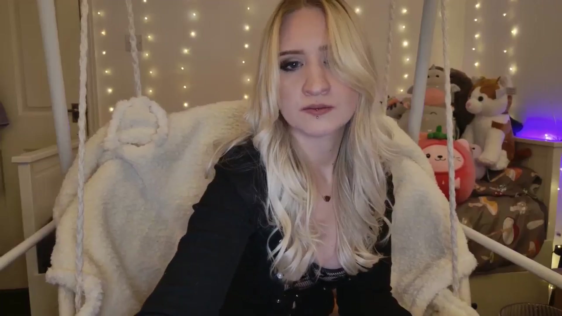 Gallery image thumbnail from LadyOxytocin's myfreecams stream on, 01/01/2025, 19:33 image 3 of 20